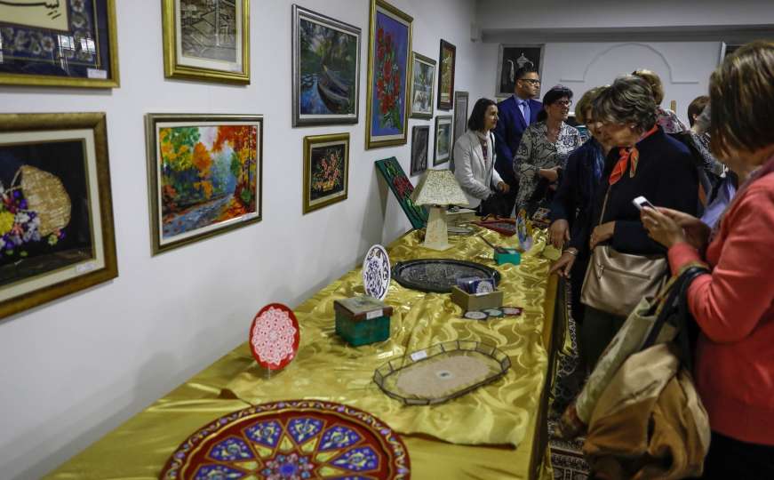 U Sarajevu otvorena tradicionalna izložba: Rukotvorine više stotina žena